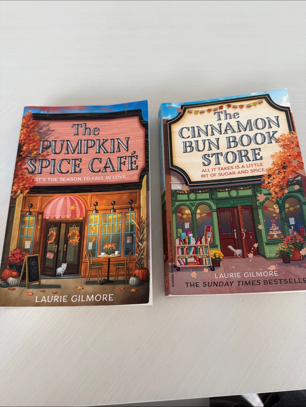 The Pumpkin Spice Café & The Cinnamon Bun Book Store - Laurie Gilmore